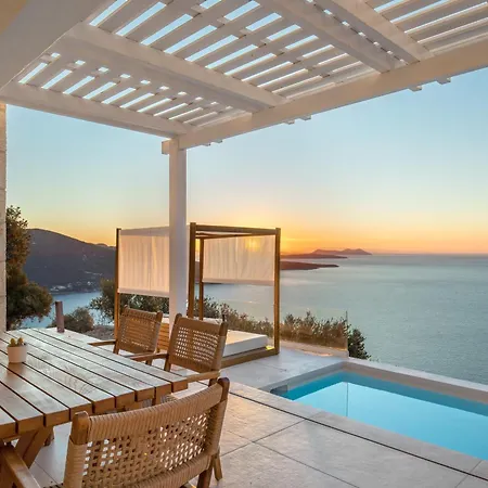 Urania Luxury Rhea Villa *