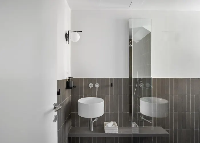 Urania Luxury Rhea Pondi