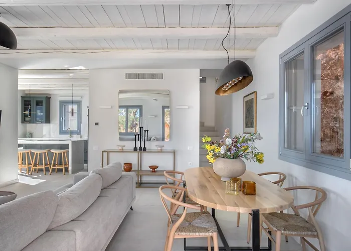 Urania Luxury Rhea Willa Pondi