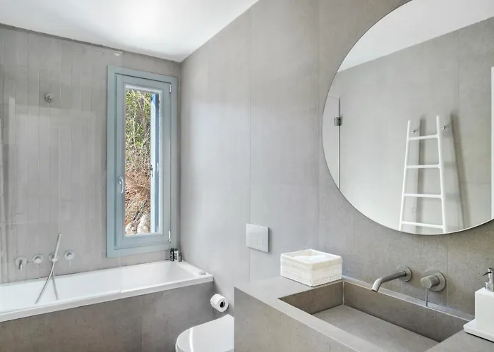 Urania Luxury Rhea * Pondi