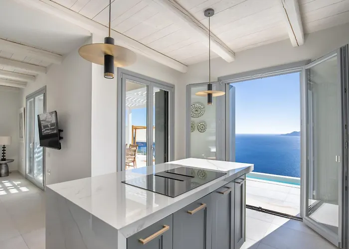 Urania Luxury Rhea Villa *