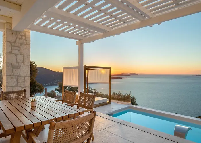 Urania Luxury Rhea Villa *