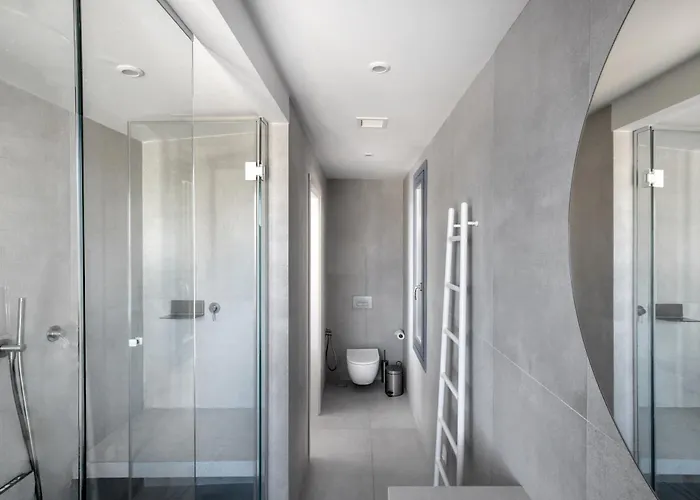 Urania Luxury Rhea Villa *