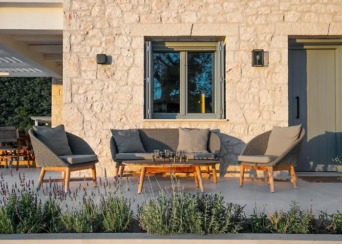 Urania Luxury Rhea Villa