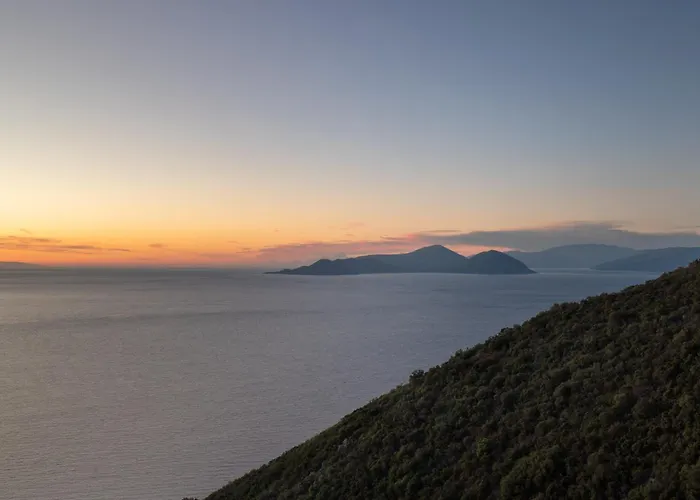 Urania Luxury Rhea * Pondi